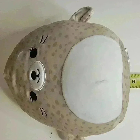 Squishmallows Original 8-Inch Lilou Beige Spotted Seal with White Belly - Small - Picture 5 of 6